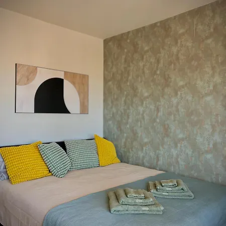Scenic View Studio With Terrace *